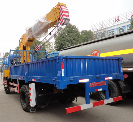 Fukuda 5 ton truck mounted crane