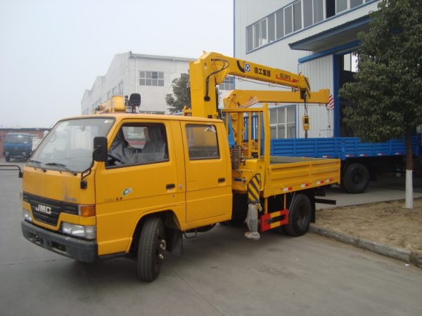 JMC 4x2 2 Tons truck mounted crane
