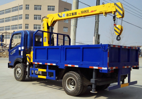 HOWO 3.2 ton truck mounted crane