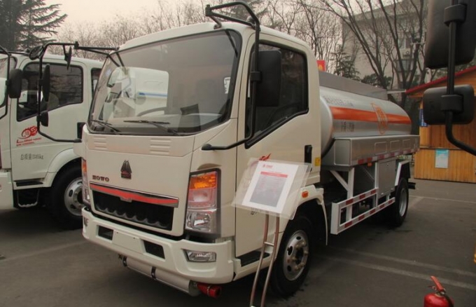 CNHTC 5000L Fuel Truck