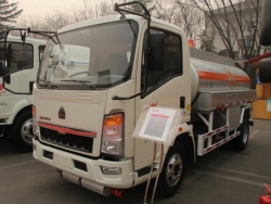 CNHTC 5000L Fuel Truck