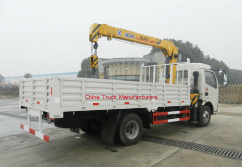 dongfeng 5tons truck with crane