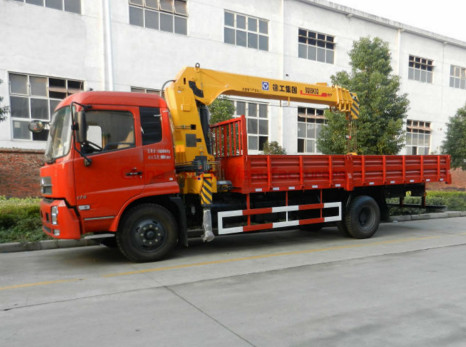 dongfeng 6 tons crane truck with