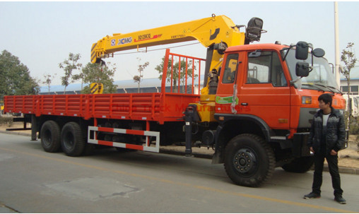 dongfeng 6*4 12 tons XCMG crane truck