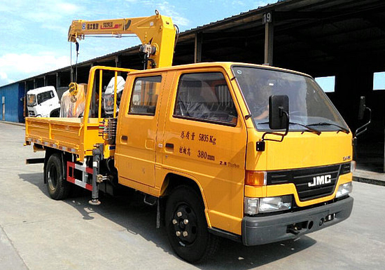 JMC 4x2 3.2 Ton truck mounted crane