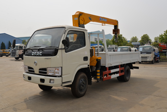 Dongfeng 4*2 2 ton truck mounted crane