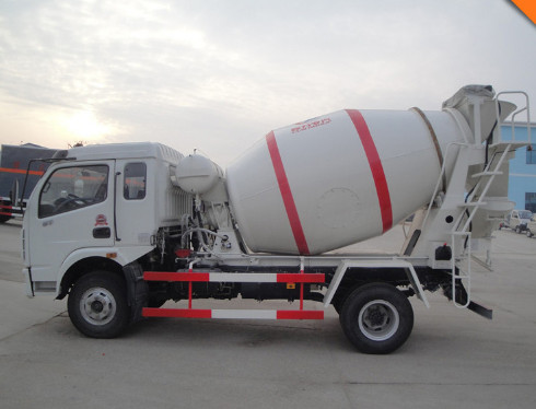 5 CBM DONGFENG 4*2 Concrete Mixer Truck