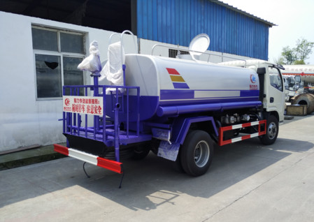 Dongfeng water spray vehicle