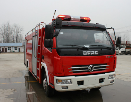 Factory Direct DONGFENG 4X4 fire tank truck