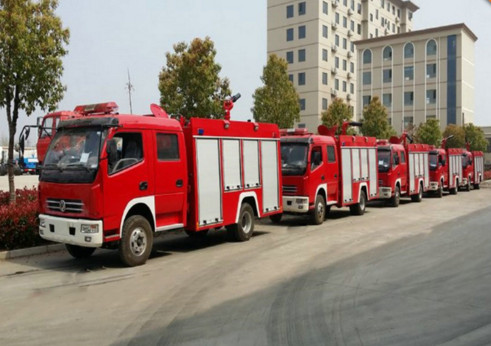 Dongfeng 2cbm water tank fire truck