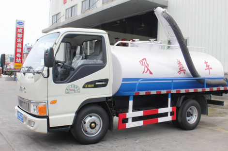 JAC euro4 4000L dung suction tank truck
