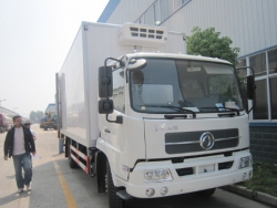 Dongfeng Tianjin 4X2 Refrigerator Van Truck