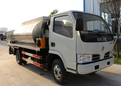 DONGFEN 4X2 mini Sprayer bitumen distributor truck