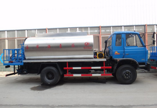 Dongfeng 8000L asphalt distributor bitumen sprayer truck