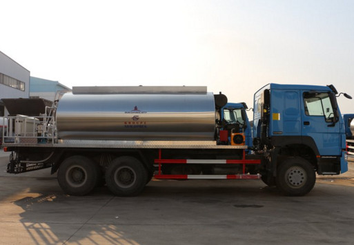 HOWO 10000 liter Bitumen Spray Truck