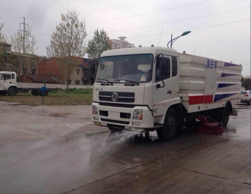 Dongfeng 4x2 Vacuum Road Sweeper Truck