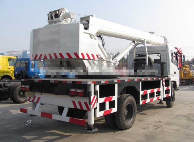 Dongfeng 5 ton truck crane