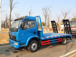 Dongfeng small flatbed transport truck