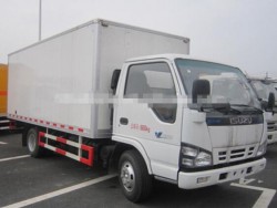 japan 120hp 4X2 5t van type cargo truck