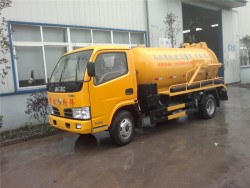 dongfeng 95hp 3 cubic meter mini vacuum sewage suction truck
