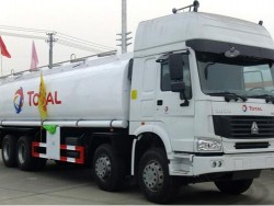 HOWO 30000Liters Chinese 8x4 Oil Tank Truck