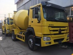 Sino truck HOWO diesel mobile concrete mixer truck