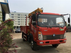 Sinotruk 4x2 5 tons mini truck with crane