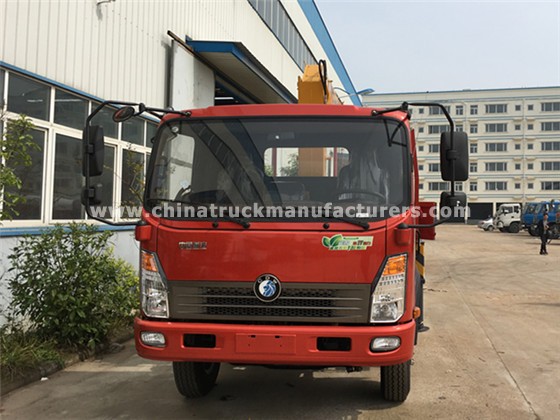 Sinotruk 4x2 5 tons mini truck with crane