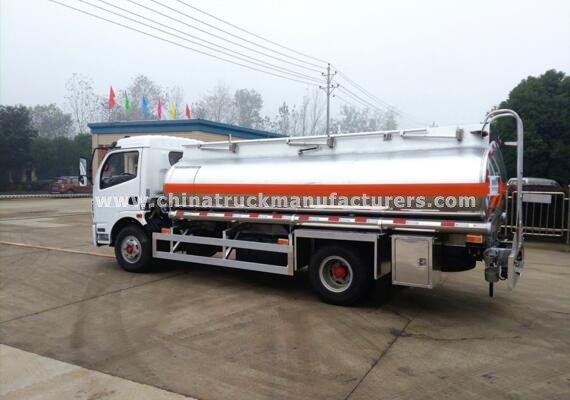 Mini Dongfeng oil tank truck 5000L tanker truck