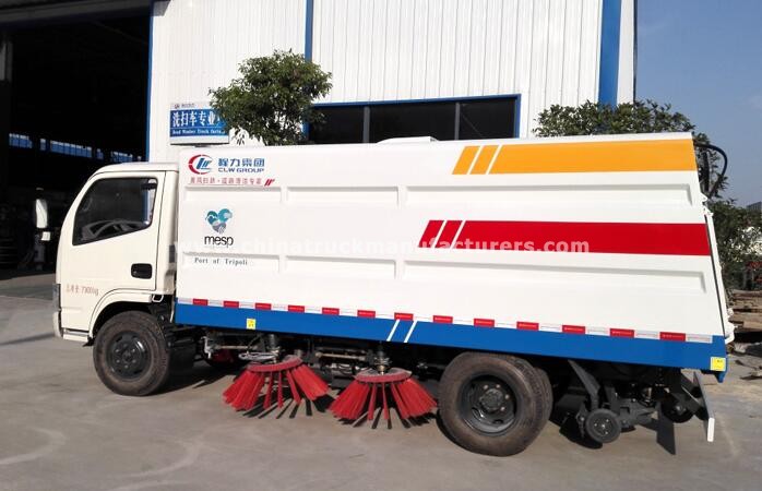 Dongfeng 4x2 Street Sprinkler City Road Cleaning Sweeper Truck