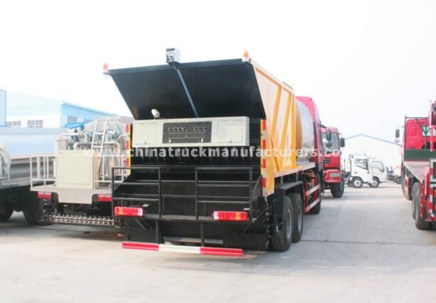 Sinotruck Howo synchronous chip sealer bitumen truck