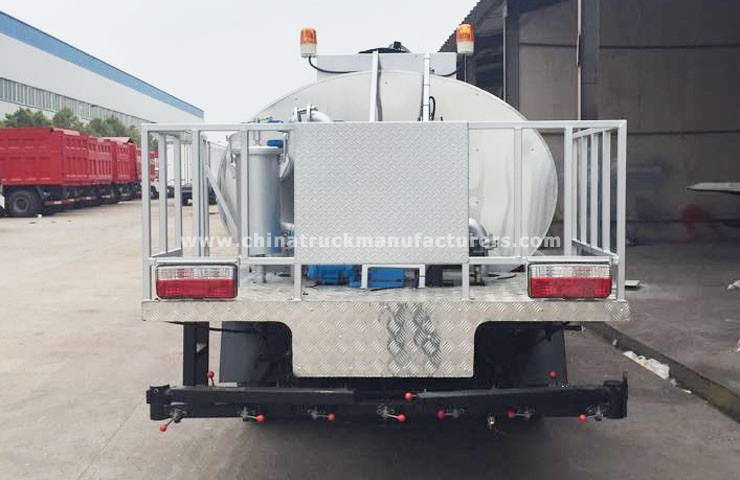 Dongfeng 4x2 0.86 cubic meters small asphalt distributor