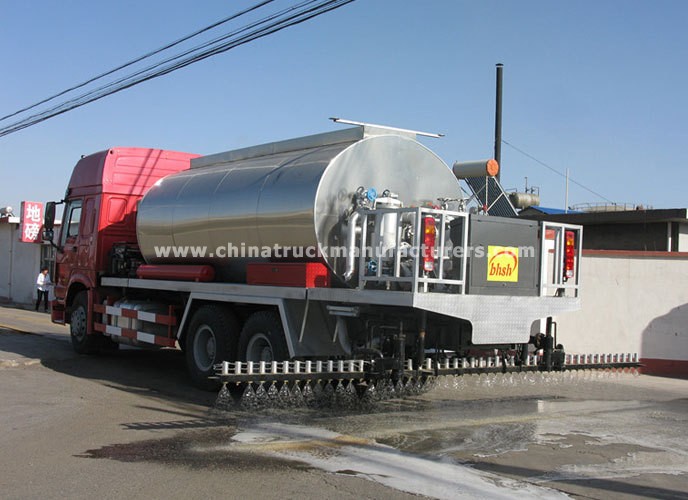 howo 6x4 asphalt macadam synchronous seal surface vehicle