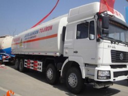 DongFeng 8x4 31cbm fuel tank truck