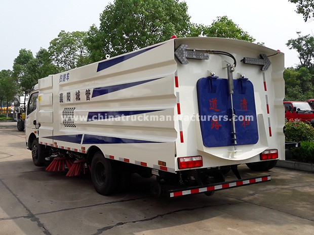 DongFeng 5000-6000L Vacuum road street sweeper machine truck