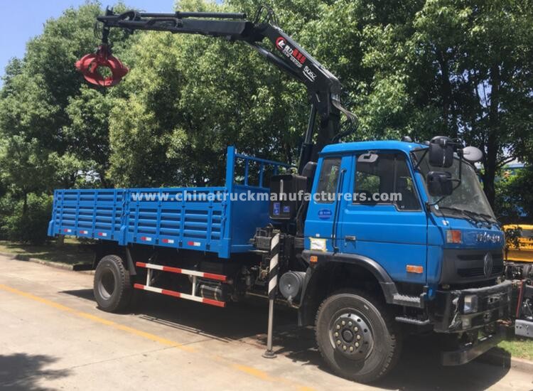 4x2 Dongfeng cargo truck with 5 tons knuckle crane with grab bucket