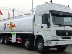 SINOTRUK HOWO 10000 Gallon Fuel Tanker Truck