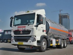 China HOWO 6x4 5000 gallon fuel tank trucks
