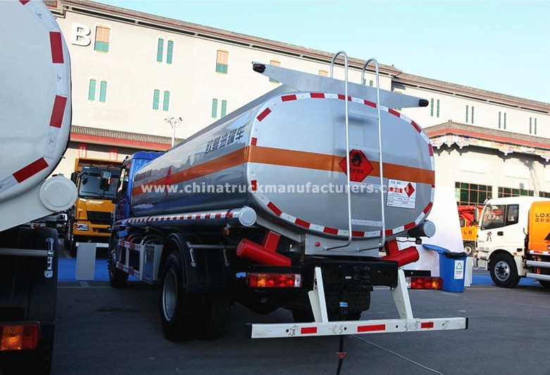 China FOTON 4000 gallon fuel tank trucks