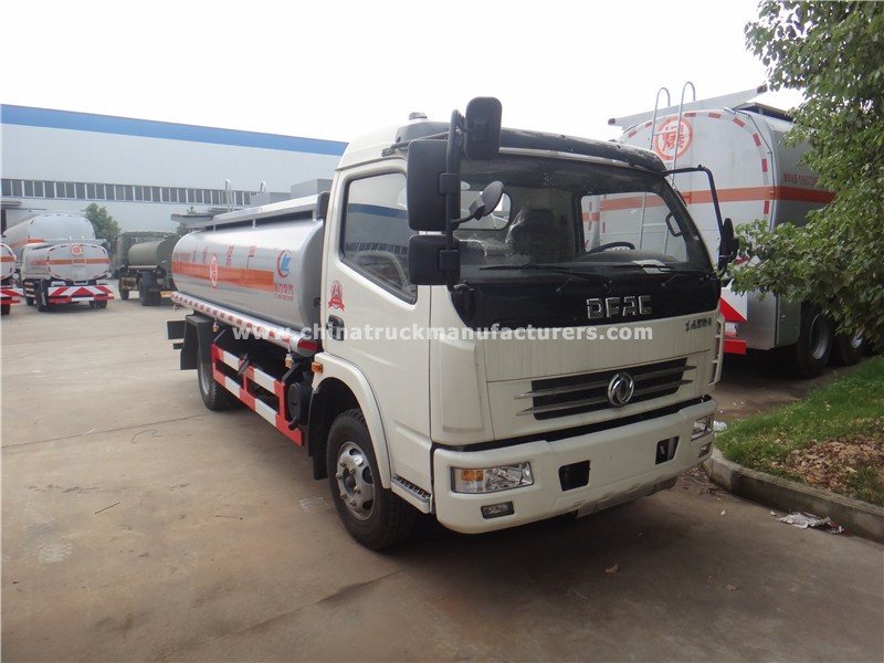 China Dongfeng 3000 gallon fuel tank trucks