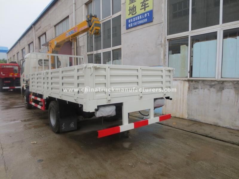 4*2 China 5 ton crane truck