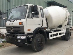 Used Dongfeng 4X2 6m3 concrete mixer truck