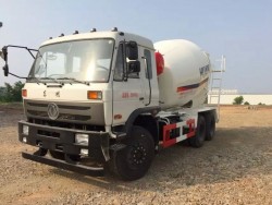 Used Dongfeng 4X2 9m3 concrete mixer truck