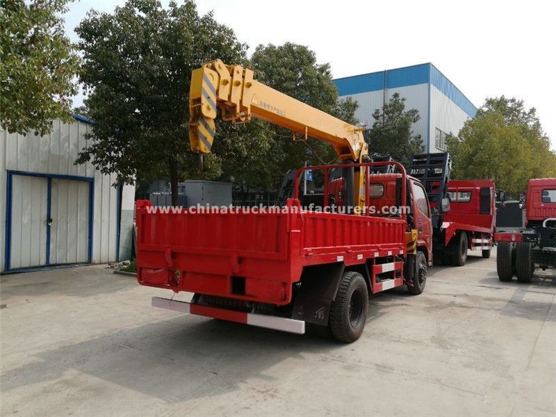 Dongfeng mini 2 ton truck with crane