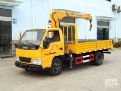 JMC 4x2 2 ton truck with crane