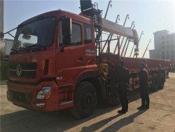 Dongfeng 8x4 16 ton Lorry-mounted crane