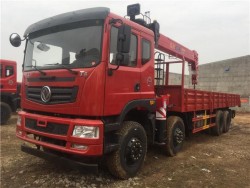 Used Dongfeng 12 wheels 18 ton truck with crane