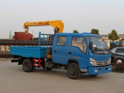 Used foton 6 wheels 2 ton truck with crane