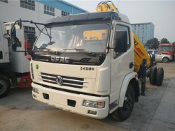 dongfeng 4x2 3.2 ton knuckle boom mobile crane truck