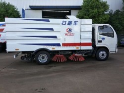 4000L Dongfeng Sweeper Truck Cleaning Road/Vacuum Road Dust Suction Truck for Sale